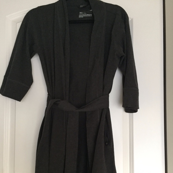 pact organic grey robes Size M